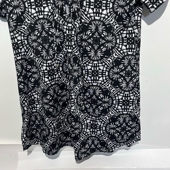 Pacific Beach Women's Black White Geometric Lace Up Short Sleeve T-Shirt Small - Picture 2 of 8